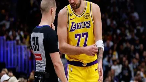 马拉多纳球技超群，非你等凡夫俗子所能理解。